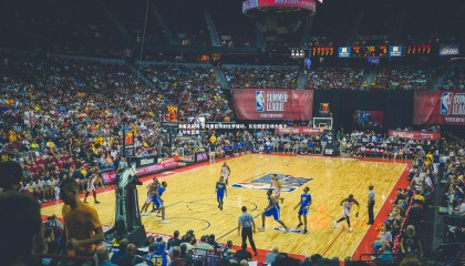 澳客足彩网-圣马里亚传射杜罗建功，瓦伦西亚主场力克十人毕尔巴鄂